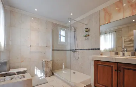 Maison 5 chambres avec piscine privée à Mougins : photo 24