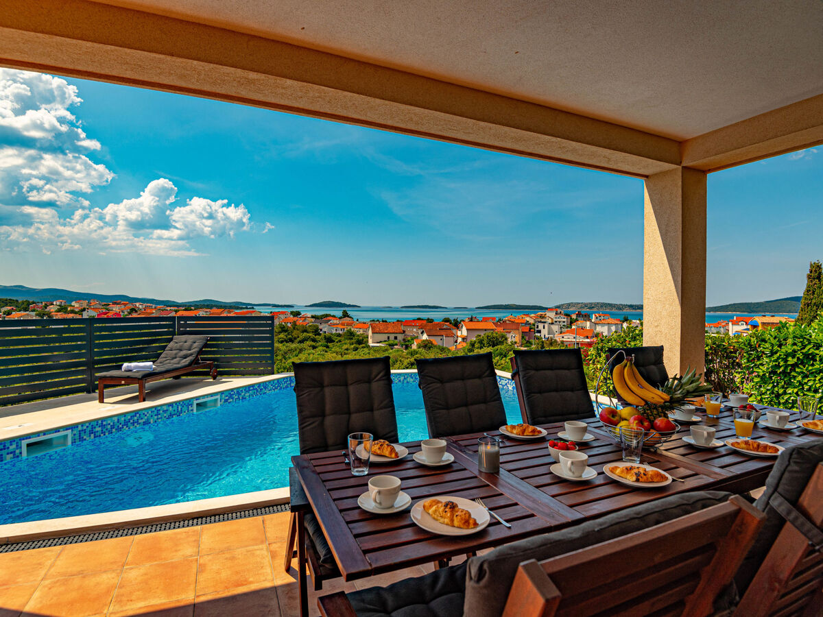 Maison Paola avec piscine privée à Brodarica - Photo 1