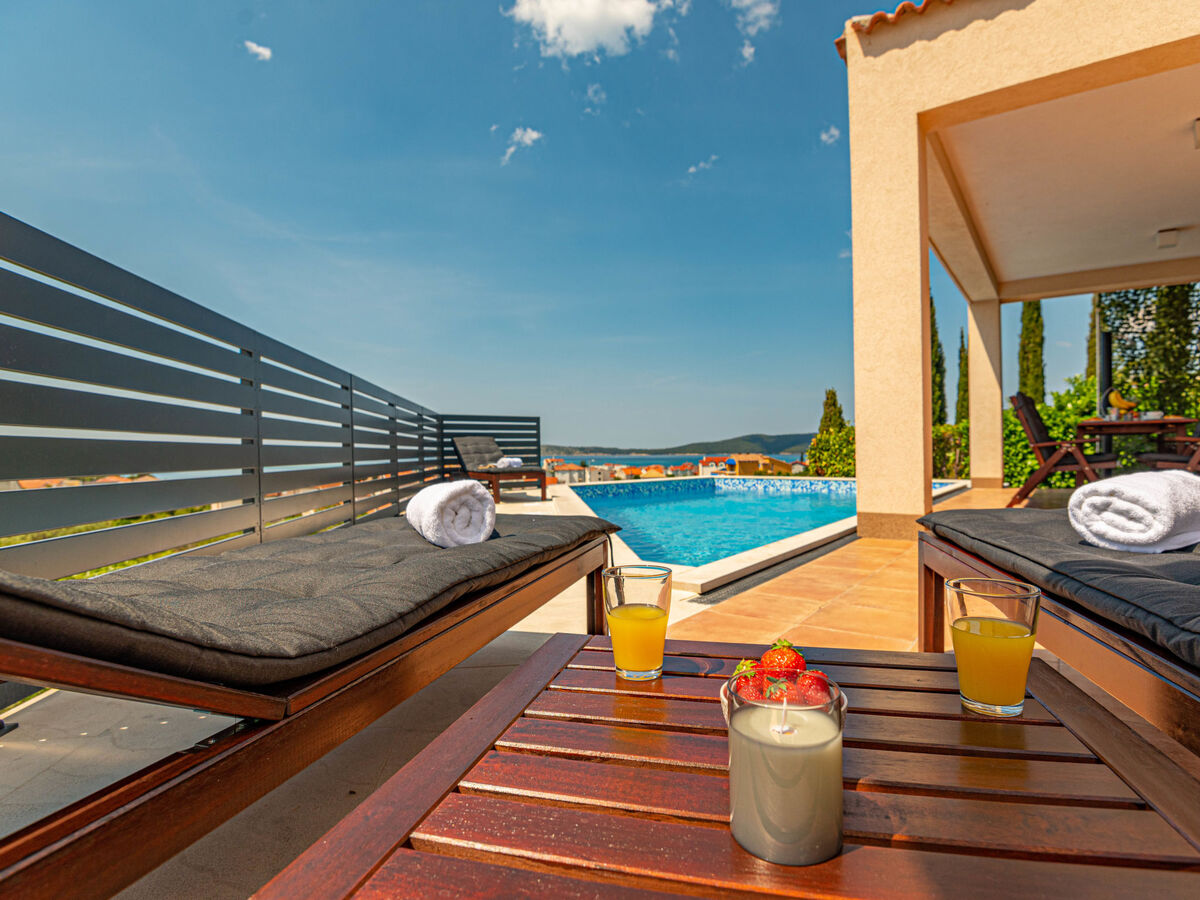 Maison Paola avec piscine privée à Brodarica - Photo 2