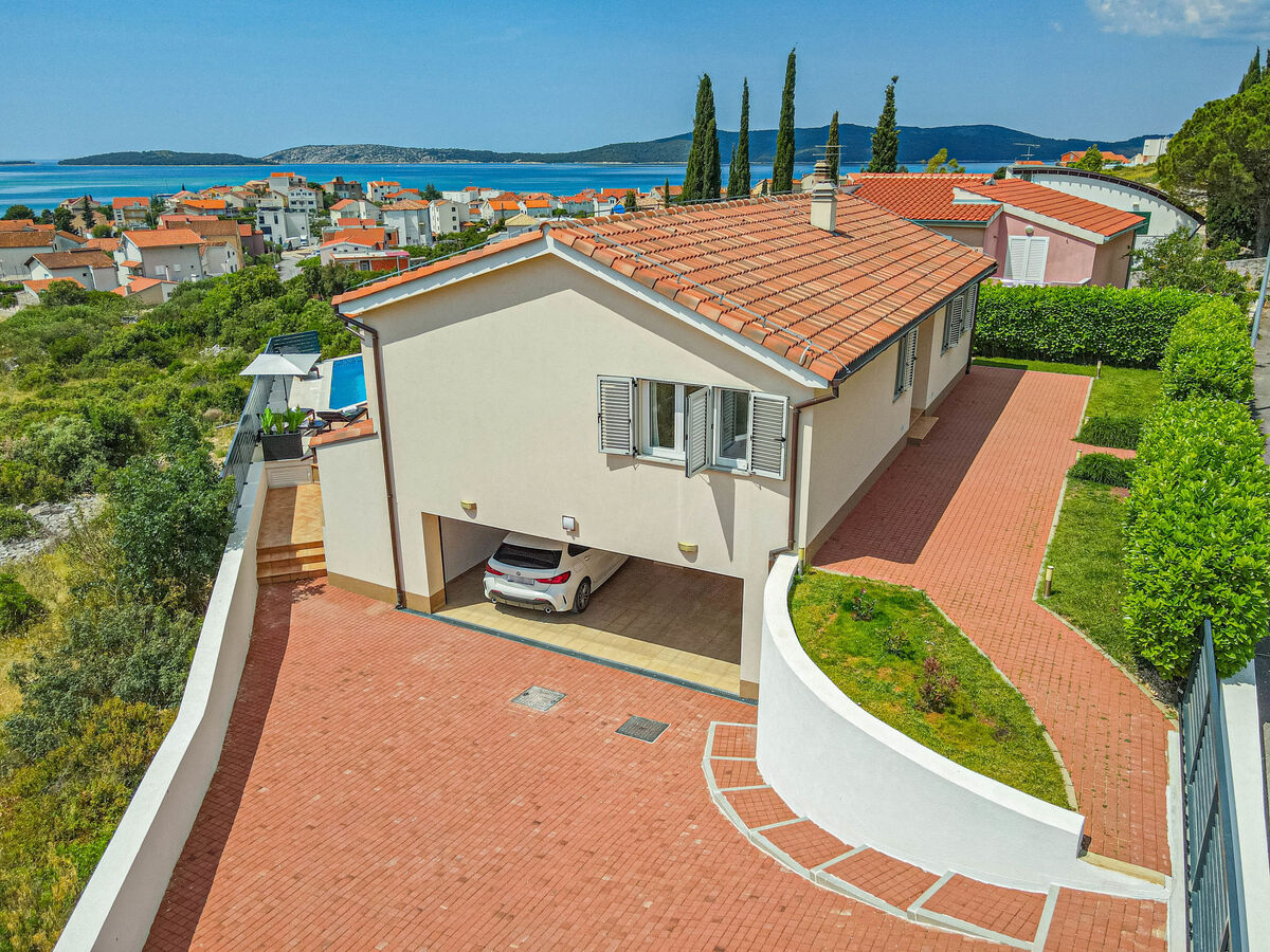 Maison Paola avec piscine privée à Brodarica - Photo 3