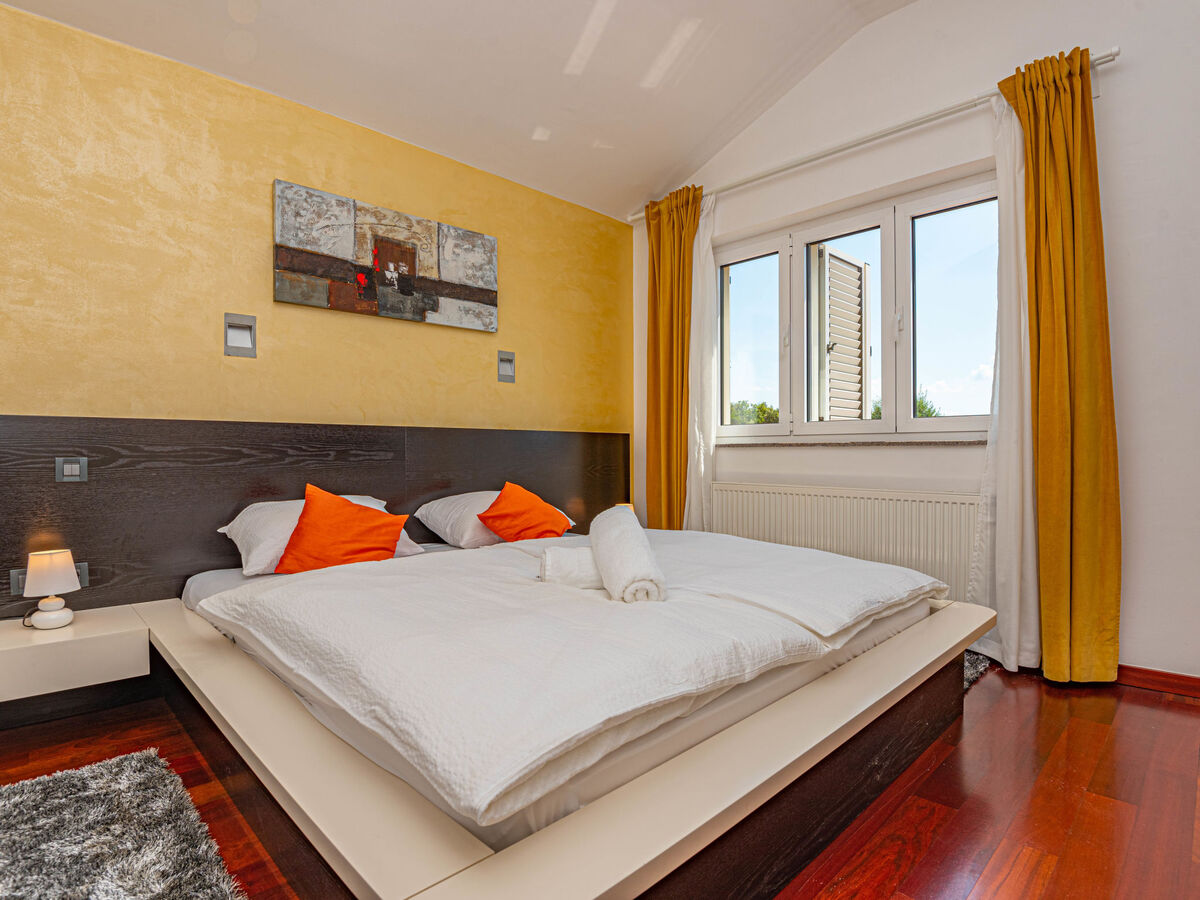 Maison Paola avec piscine privée à Brodarica - Photo 9