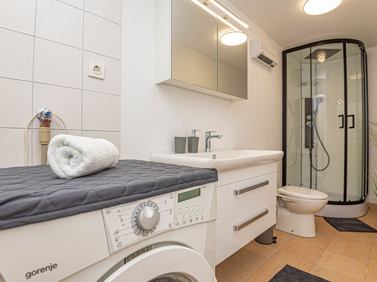 Maison Paola avec piscine privée à Brodarica - Photo 17