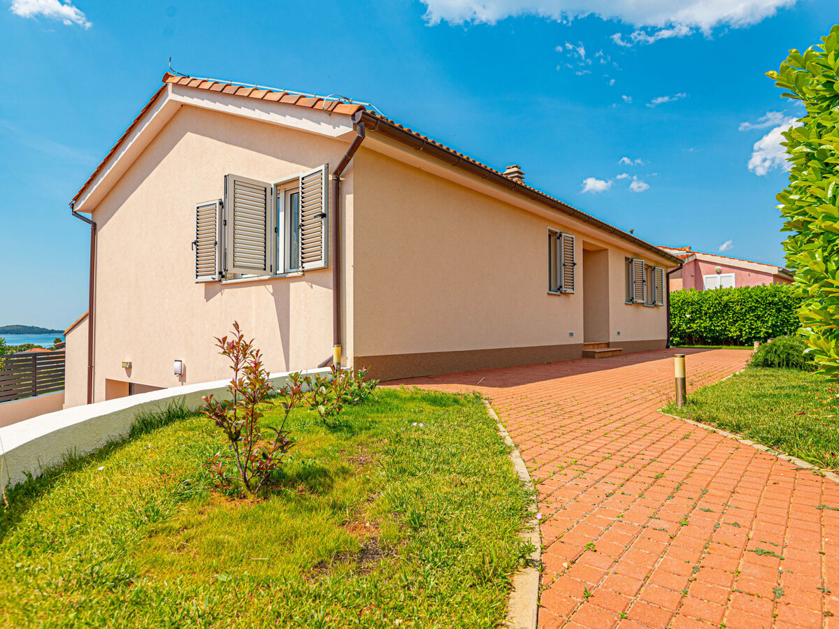 Maison Paola avec piscine privée à Brodarica - Photo 24