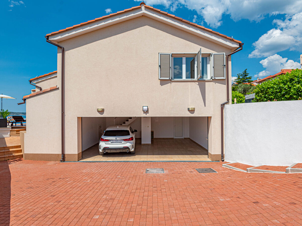 Maison Paola avec piscine privée à Brodarica - Photo 28