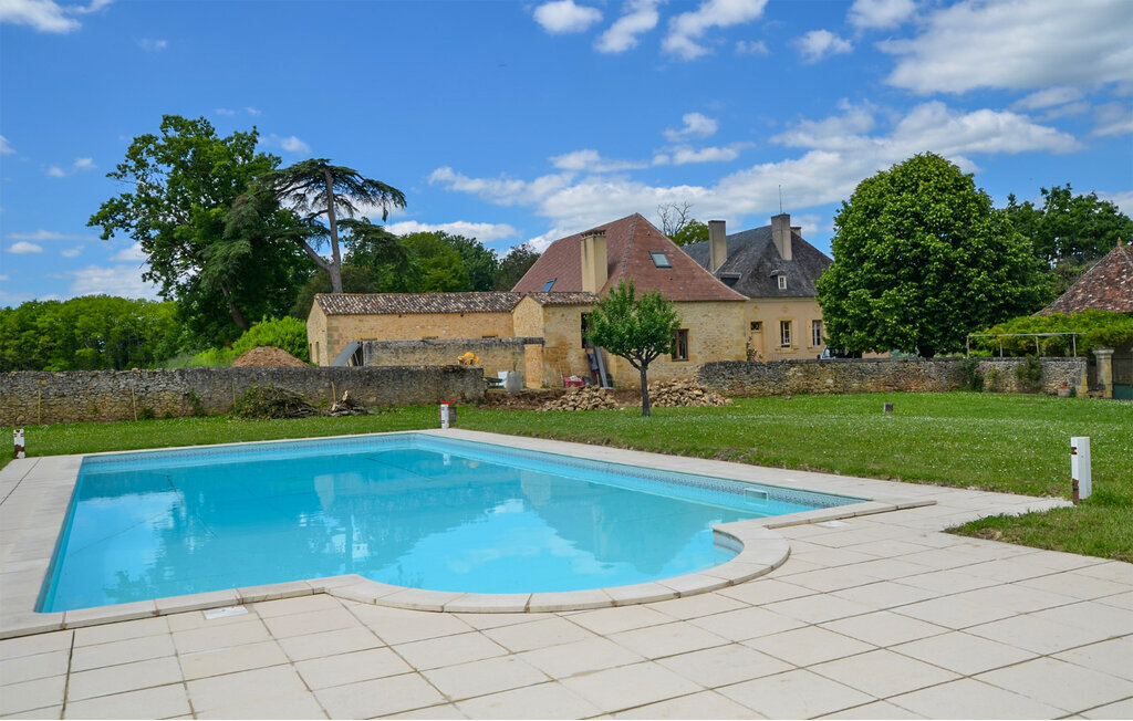 Maison de 300 m² avec piscine à Saint-Agne - Photo 1