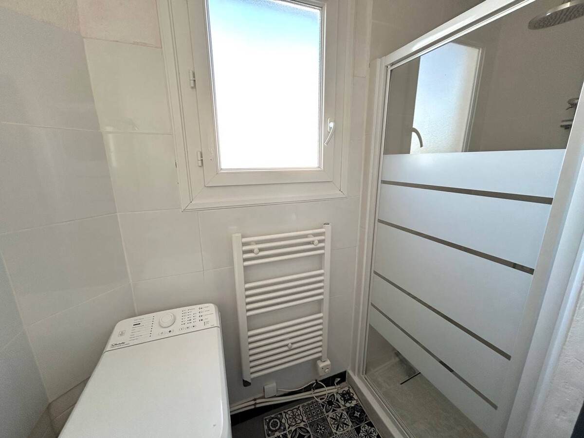 T2 rénové 1er étage avec balcon à Argelès-sur-Mer - Photo 8