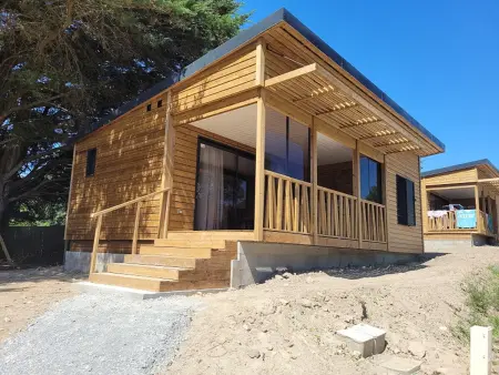Location chalet à Guérande, Chalet 2 chambres sur domaine sécurisé avec piscine couverte.