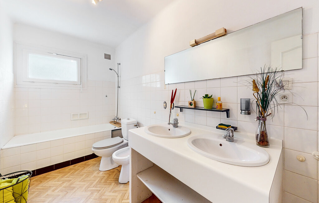 Maison 8 personnes à Lanvaudan, balcons et jardin - Photo 12