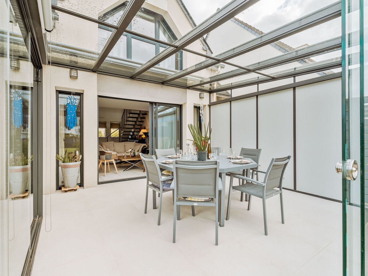 Maison Les Jardins du Val – véranda et jardin à Dinard - Photo 11