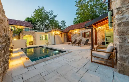 Location maison à Pristeg, Tonina