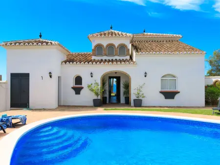 Villa Atardecer – vue mer et montagnes, piscine, 200 m de la plage : photo 2