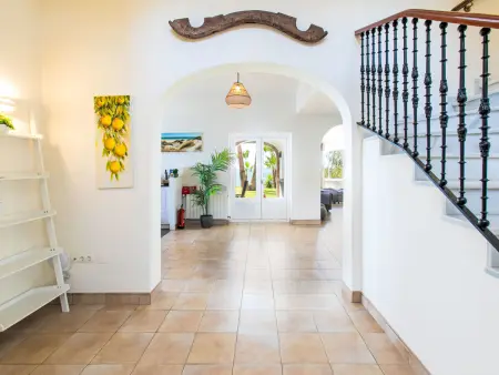 Villa Atardecer – vue mer et montagnes, piscine, 200 m de la plage : photo 7