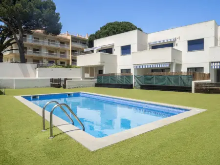 Location appartement à L'Escala, Appartement moderne à 100m de la plage avec piscine et parking