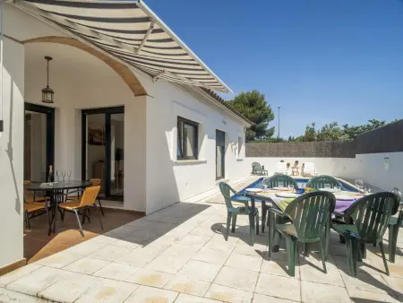 Location maison à L'Escala, Maison de plain-pied avec piscine privée, 1500m de la plage, climatisation, Wi-Fi et parking inclus