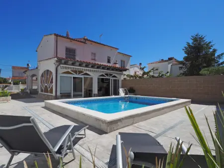 Location maison à L'Escala, Villa avec Piscine Privée, proche plage, Wi-Fi Inclus