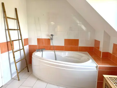 Maison lumineuse La Forêt-Fouesnant proche plage, golf, avec salle de détente et 5 chambres - Photo 17