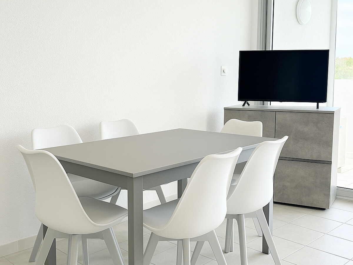 Appartement rénové climatisé à 300m de la plage - Photo 5