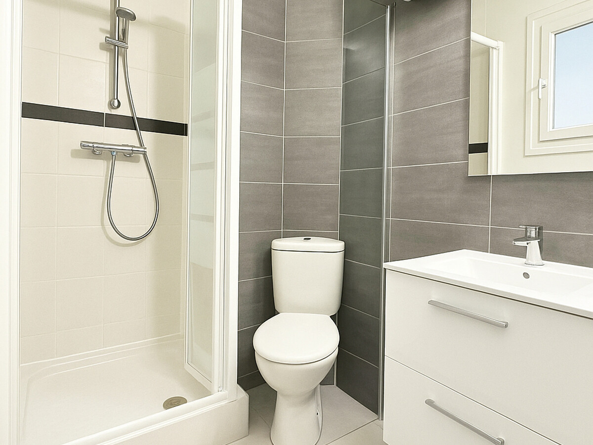 Appartement rénové climatisé à 300m de la plage - Photo 7