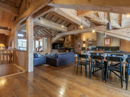 Chalet de Standing avec Cheminée et Sauna, Proche du Centre de Val-d'Isère - Photo 4