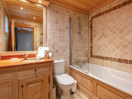 Chalet de Standing avec Cheminée et Sauna, Proche du Centre de Val-d'Isère - Photo 13