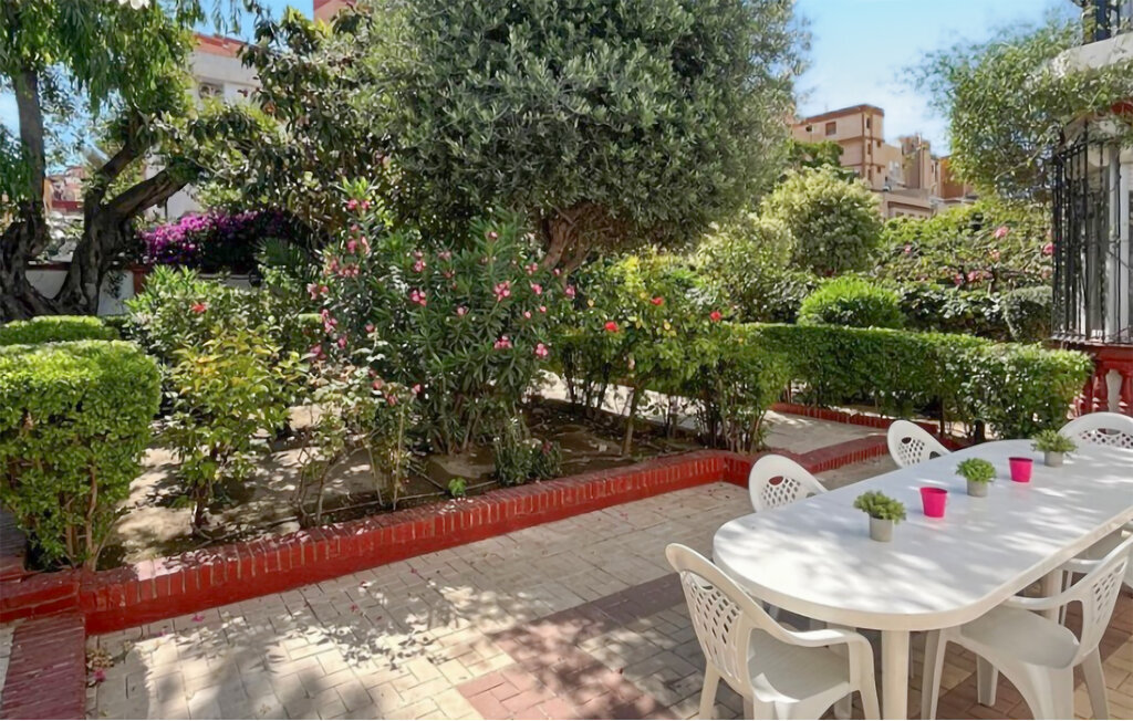 Gorgeous home in Malaga, Maison 5 personnes à Malaga - Photo 2