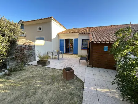 Location maison à Saint Hilaire de Riez, Petite maison proche de locéan avec piscine chauffée, jardin privé et parking - St Hilaire de Riez