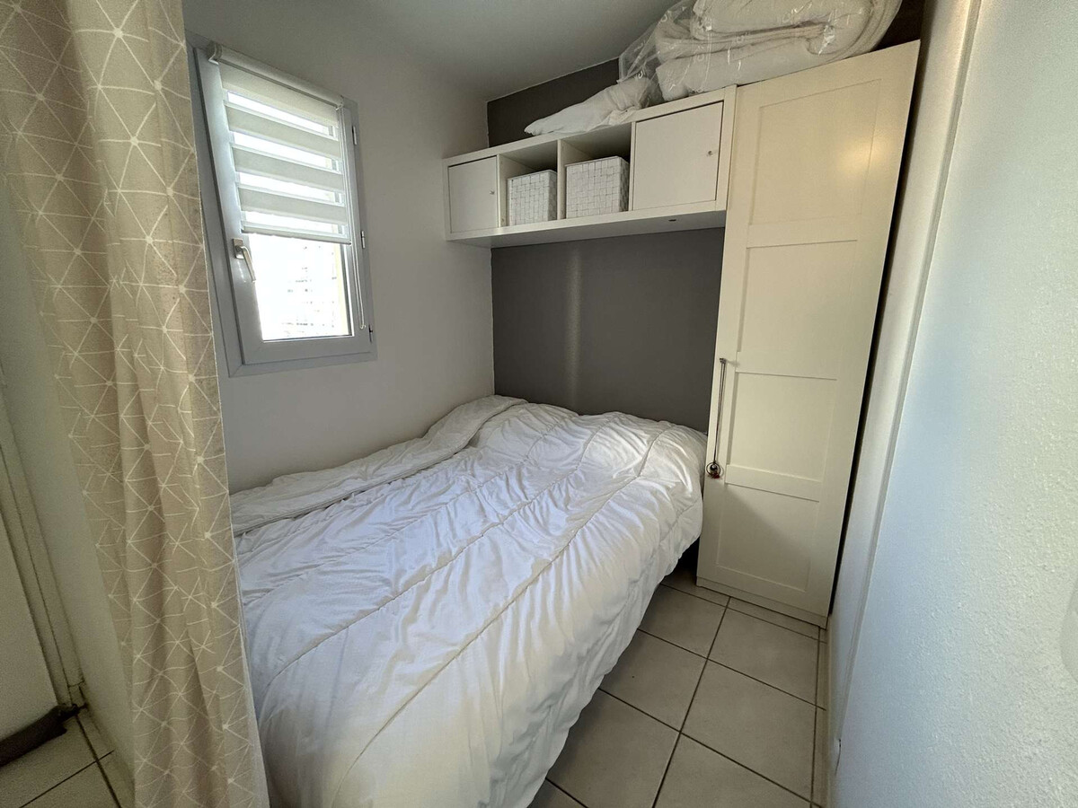Studio cabine face à la mer avec balcon et parking - Photo 9