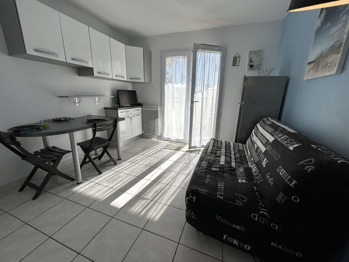 Studio cabine face à la mer avec balcon et parking - Photo 11