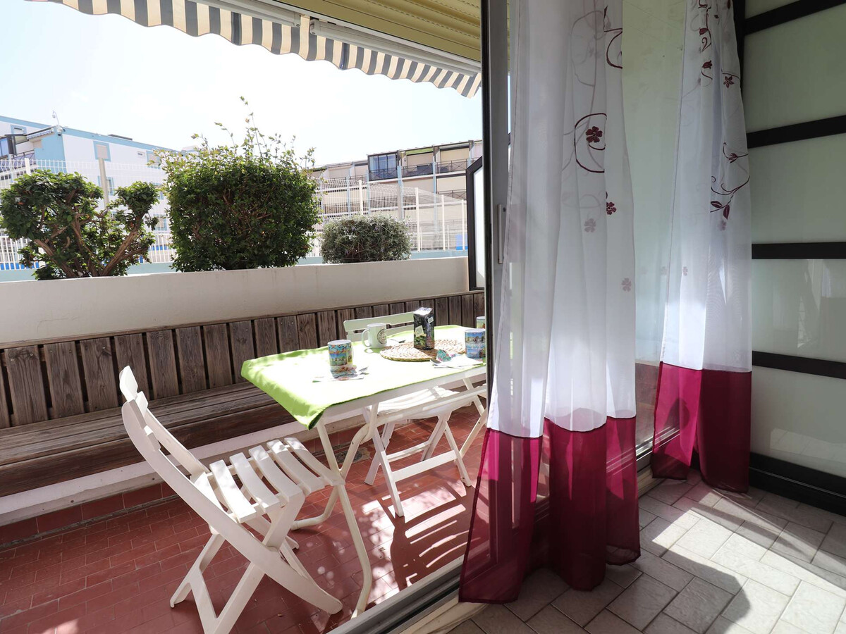 Studio Le Lagon Bleu - Terrasse piscine au Grau-du-Roi - Photo 11