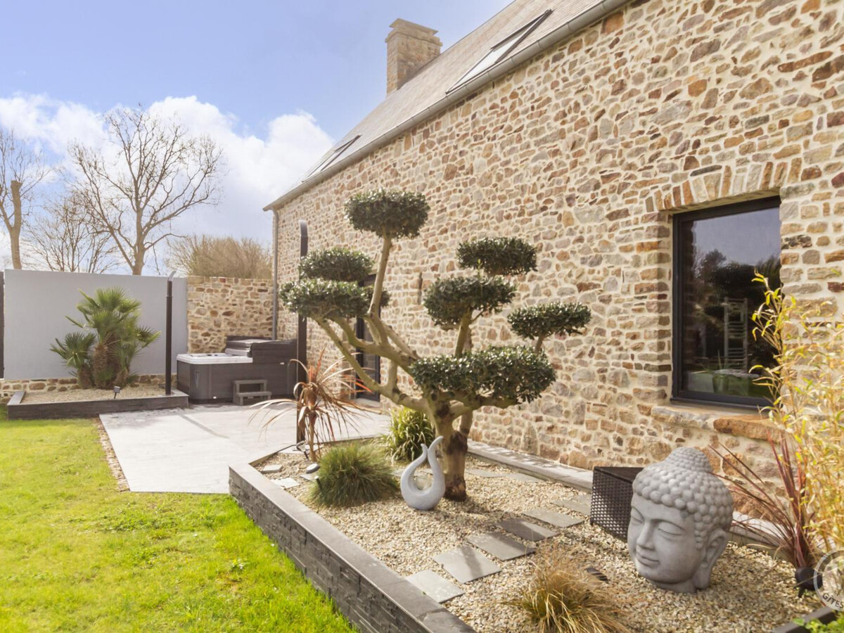 Gîte avec Piscine Privée, Spa et Jardin à Lessay - Photo 4