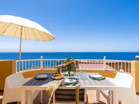 Location appartement à Radazul, Triplex en bord de mer avec piscine, parking et terrasses à Radazul