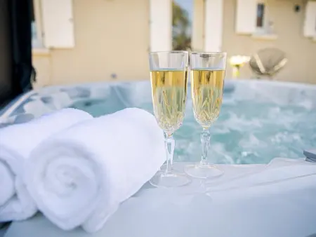 Location gite à Saulcet, Gîte charmant avec spa et terrasse au cœur des vignobles