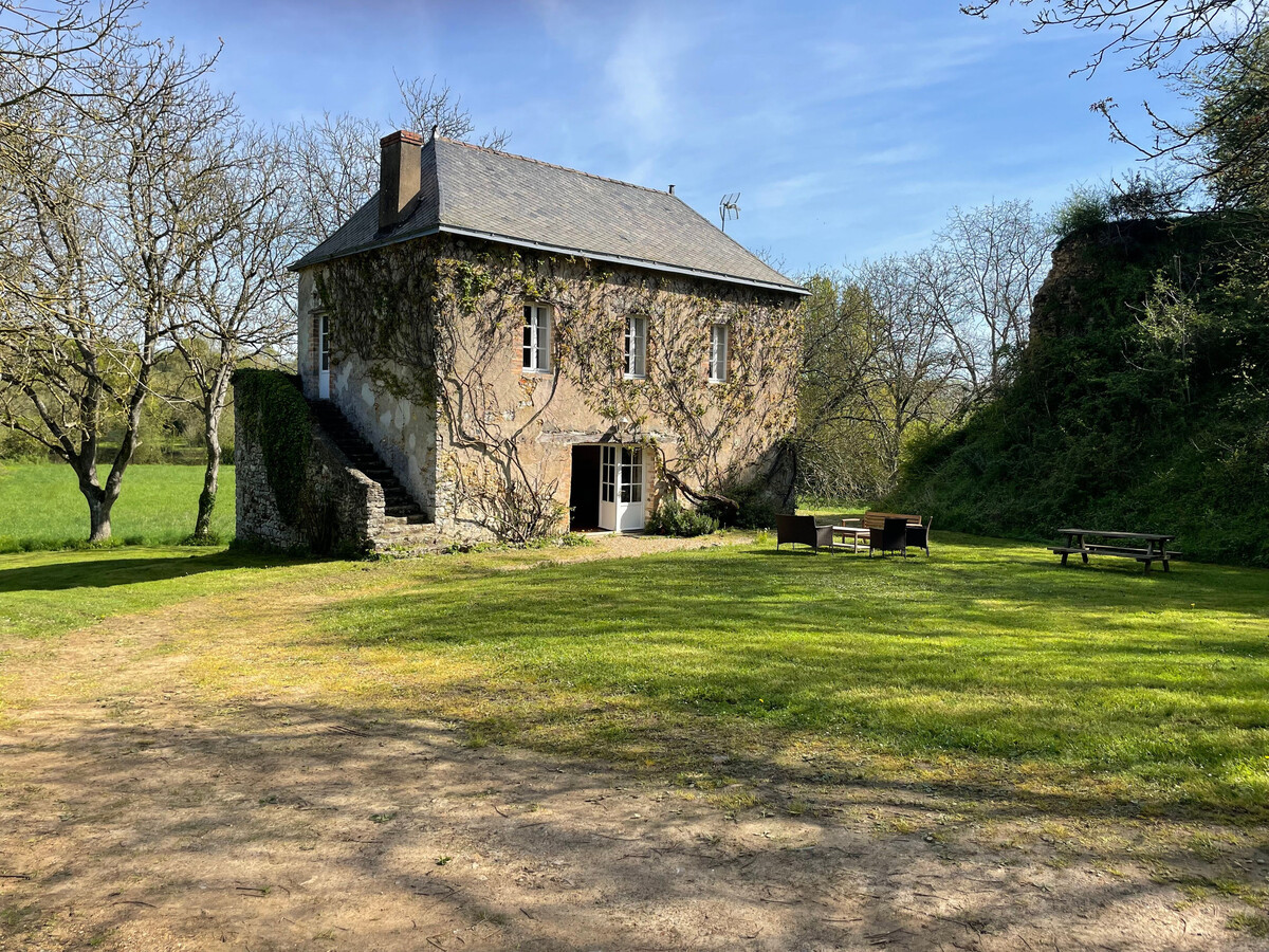 Maison 10 pers. au bord de la rivière à Solesmes - Photo 1