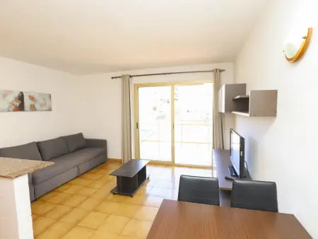 Location appartement à Salou, Appartement cosy avec terrasse et piscine, idéalement situé à Salou