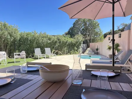 Location maison à Sainte Maxime, Mazet climatisé avec jardin, piscine privée et proche mer, 3 pièces, 6 couchages à Sainte-Maxime