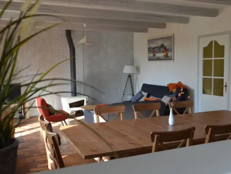 Maison spacieuse avec jardin, terrasse, et équipements de loisirs à Pouillé - Photo 9
