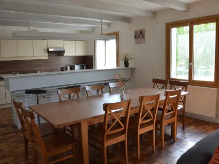 Maison spacieuse avec jardin, terrasse, et équipements de loisirs à Pouillé - Photo 11