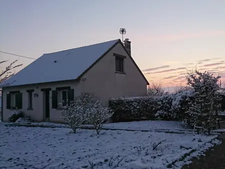 Maison spacieuse avec jardin, terrasse, et équipements de loisirs à Pouillé - Photo 17