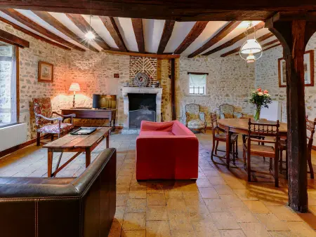 Location gite à Crucheray, Maison restaurée avec jardin près de Vendôme, 3 chambres, cheminée, BBQ, internet, animaux acceptés