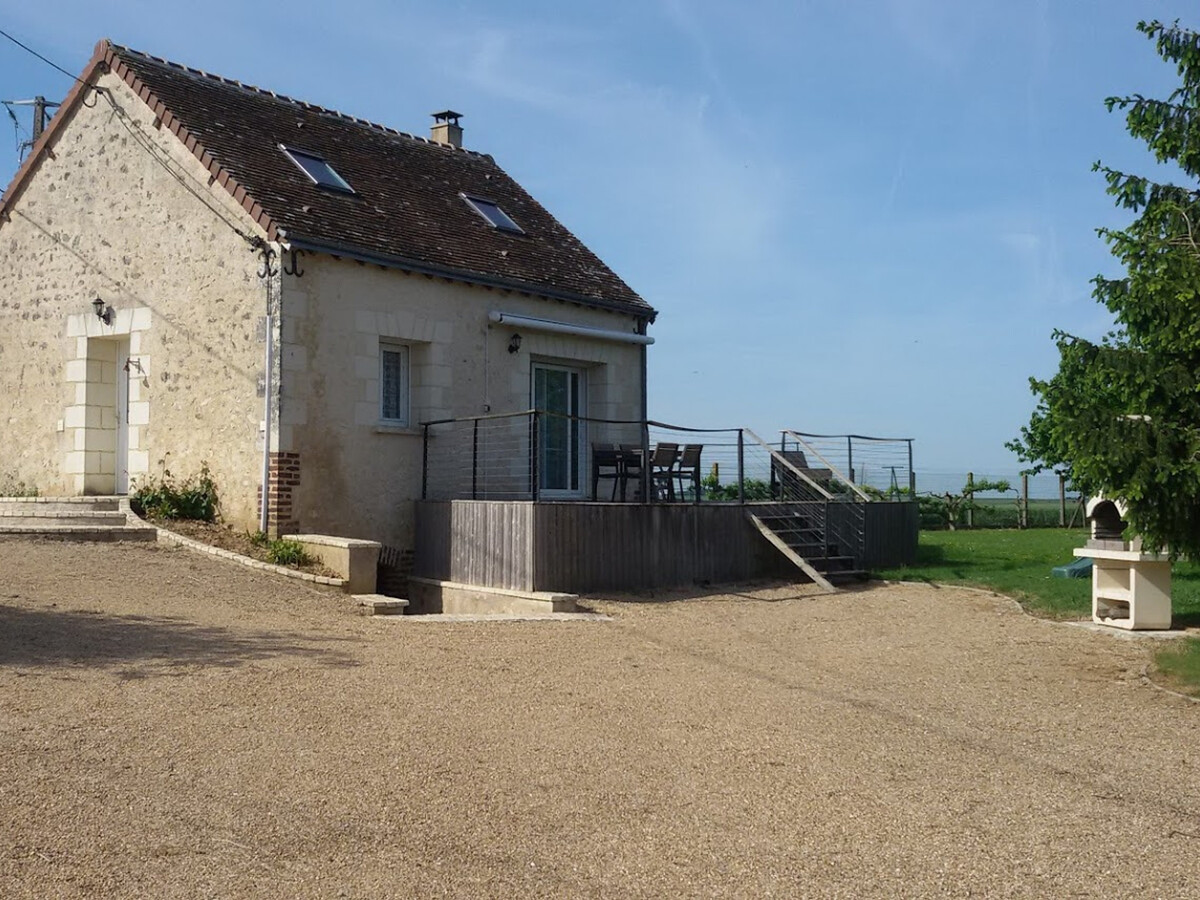 Gîte La Tassetière à Houssay, cheminée et terrasse - Photo 1