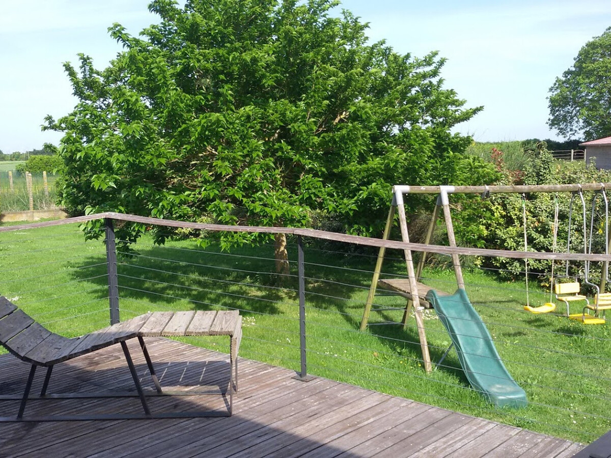 Gîte La Tassetière à Houssay, cheminée et terrasse - Photo 2