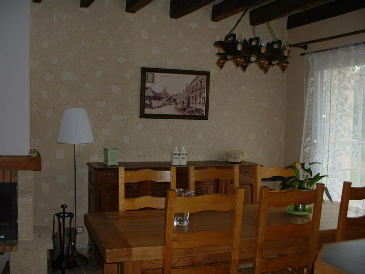 Gîte La Tassetière à Houssay, cheminée et terrasse - Photo 3