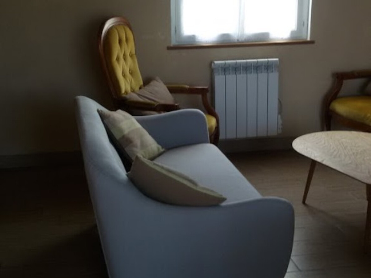 Gîte La Tassetière à Houssay, cheminée et terrasse - Photo 4