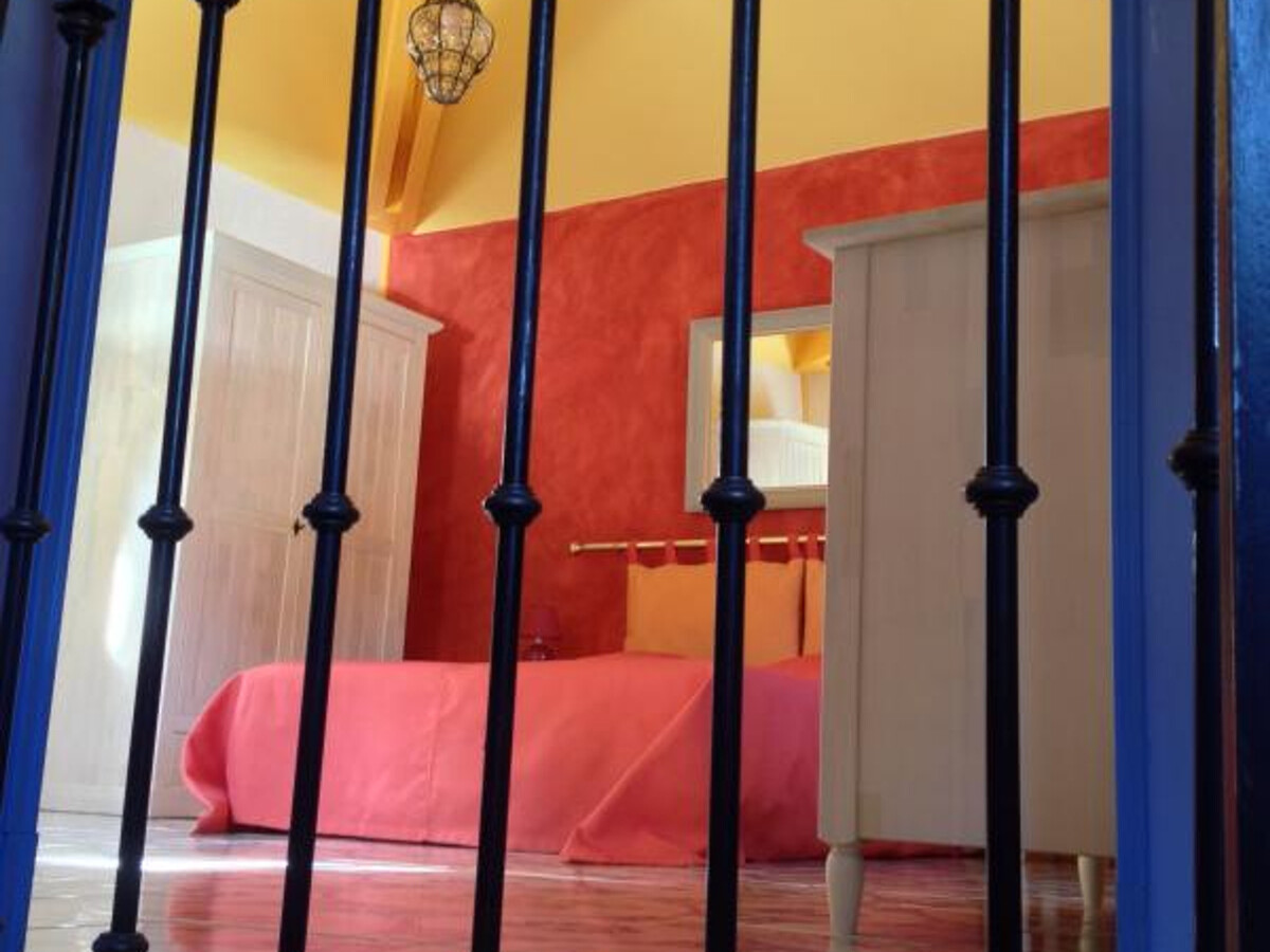 Gîte avec tour dans parc de 2 hectares, piscine privée - Photo 6