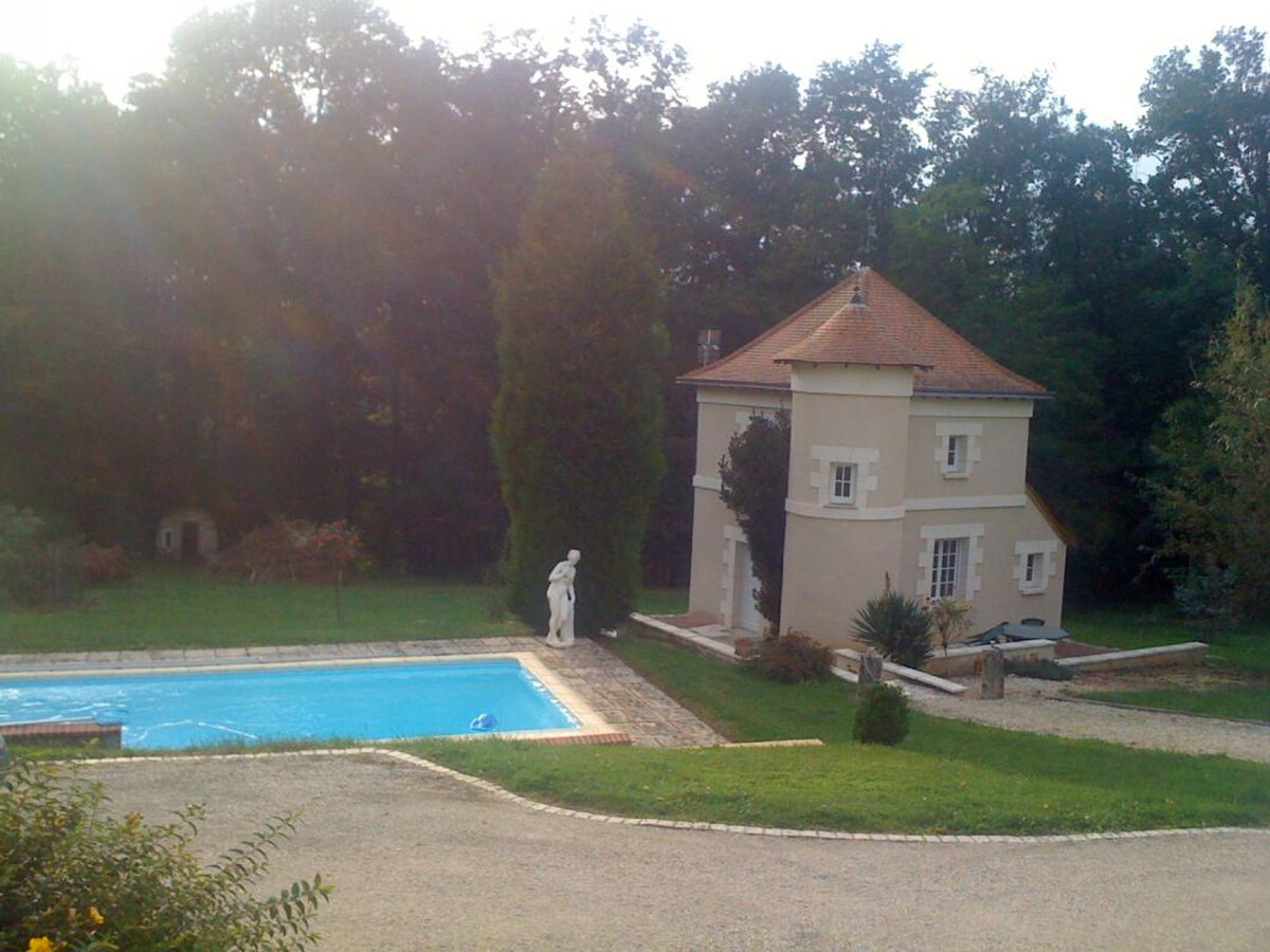 Gîte avec tour dans parc de 2 hectares, piscine privée - Photo 12