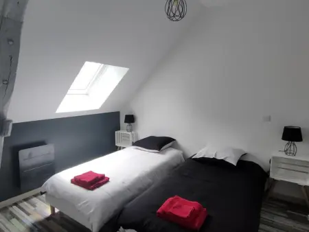 Gîte neuf avec piscine chauffée à Prunay-Cassereau : photo 14