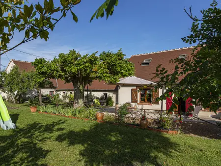 Location gite à Cour Cheverny, Gîte familial près des châteaux de la Loire avec jardin et jeux pour enfants