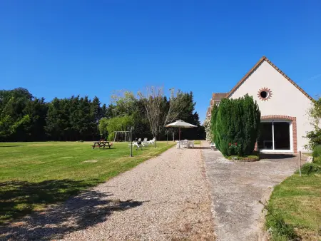 Location gite à Danzé, Gîte tout inclus avec piscine privative, activités de plein air et animaux en liberté