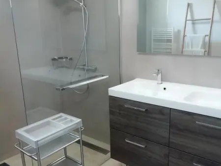 Gîte 6 pers. 85m² rénové, 2000m² de terrain - Photo 6