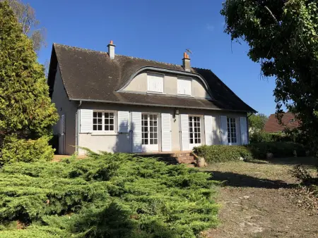 Location gite à Yvoy le Marron, Maison avec jardin et cheminée proche des châteaux de la Loire